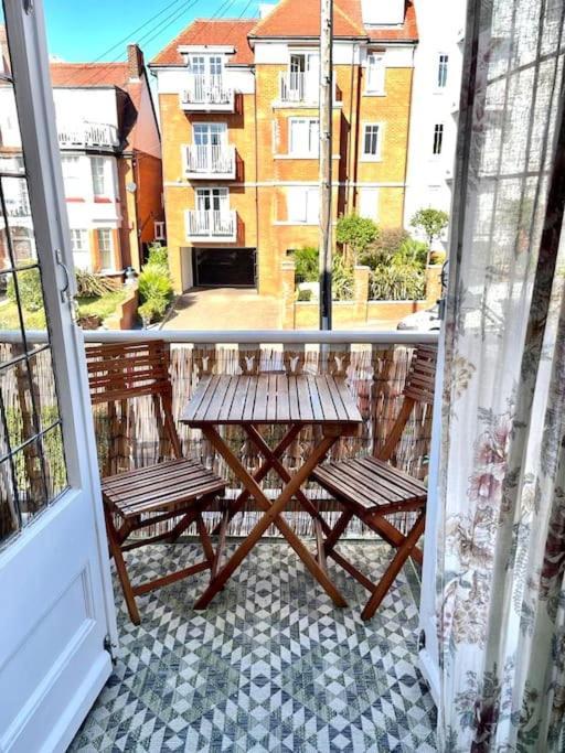 3 Bedroom Spacious Seaside Apartment With Estuary Views Southend-on-Sea Buitenkant foto