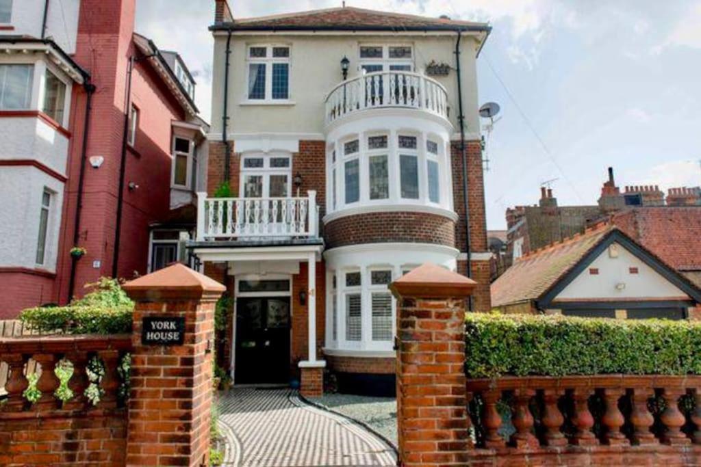 3 Bedroom Spacious Seaside Apartment With Estuary Views Southend-on-Sea Buitenkant foto